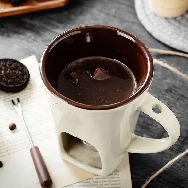 Gaveidé: Elegant fonduekop til chokolade og ost, perfekt til borddækning og hygge.