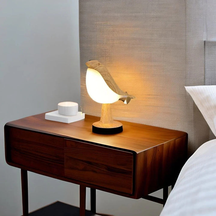 Fuglelampe med dæmpbar LED-lys. Skaber hygge, trådløs og genopladelig bordlampe til ethvert rum.