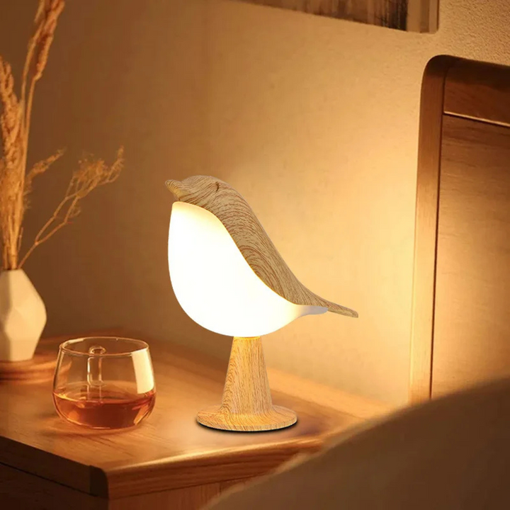 Stilfuld træ fuglelampe, dæmpbar LED-belysning. Perfekt som trådløs bordlampe til stemningslys.