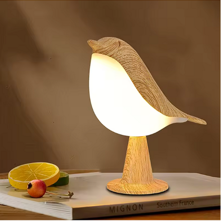 Trådløs LED-fuglelampe med justerbar lysstyrke. Elegant design, genopladelig til hyggelig indretning.