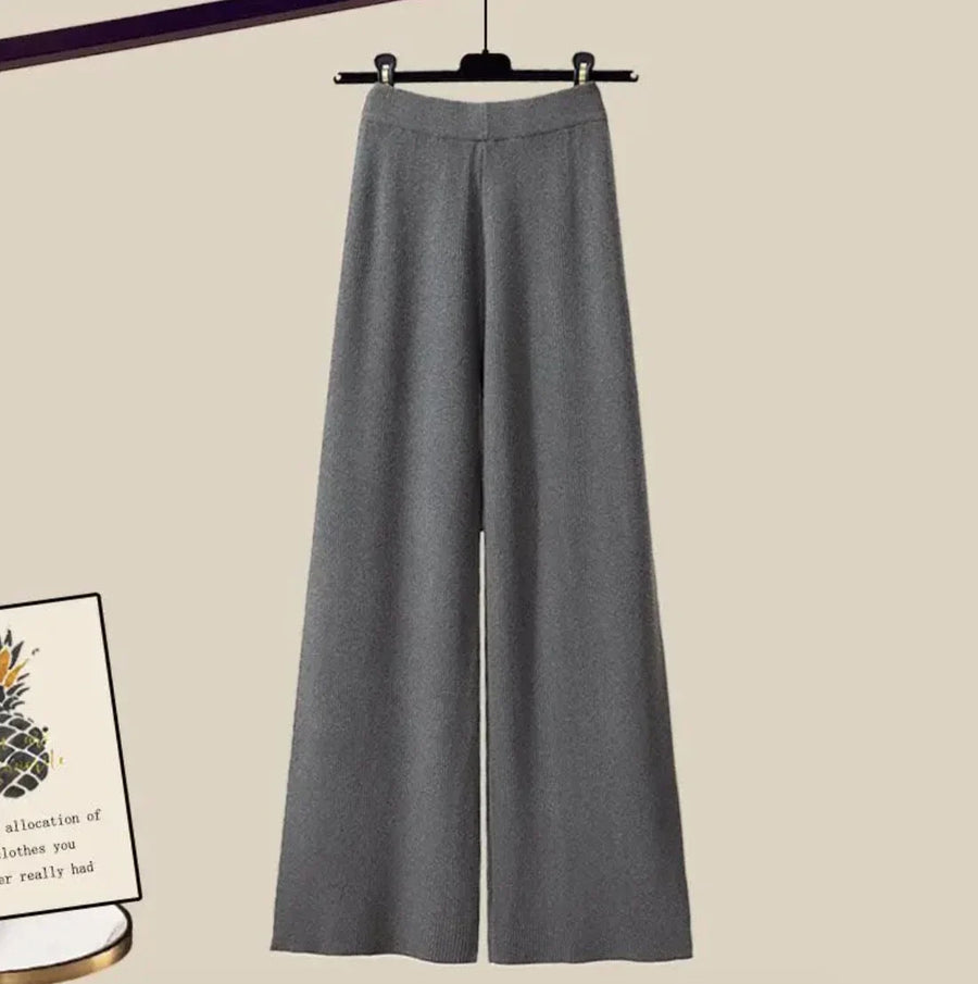 Gråt 3-delt sæt til damer: langærmet top, brede bukser og matchende cardigan i blødt bomuld/polyester.