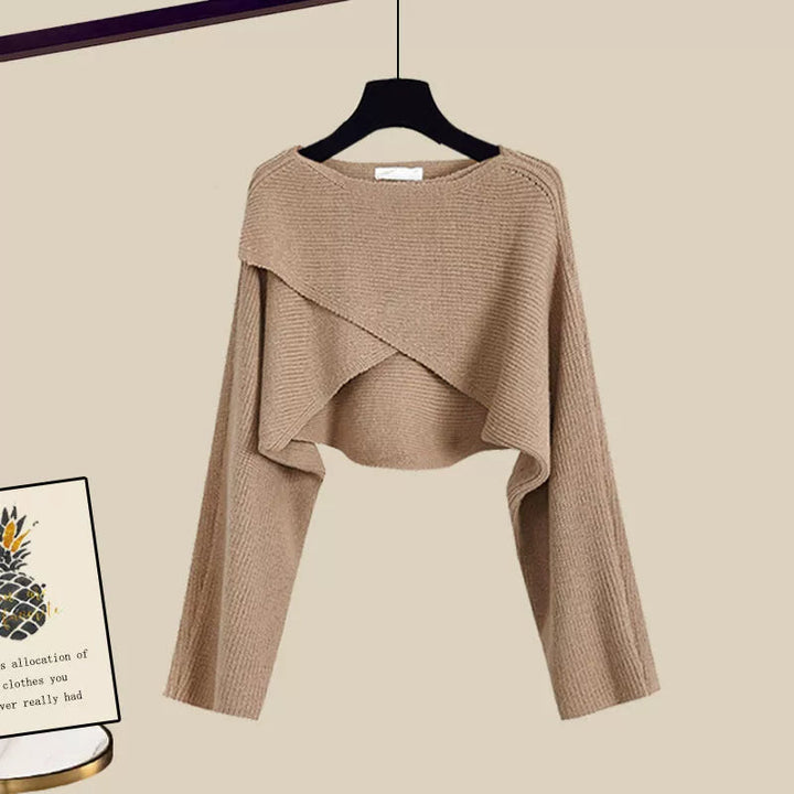 Komfortabelt gråt loungewear 3-delt sæt til damer. Perfekt til hjemmehygge og stilfuld til kontoret.