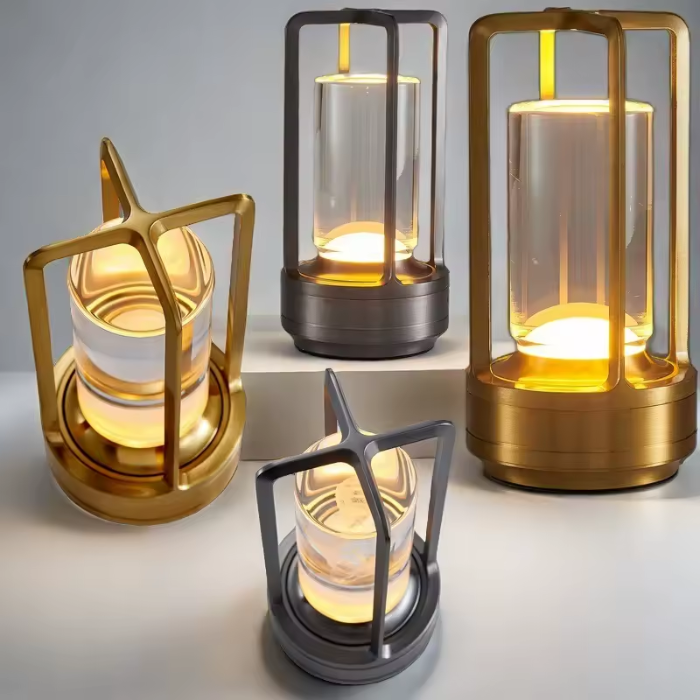 Elegant guld bordlampe m. LED, justerbar lysstyrke, bærbar og genopladelig. Perfekt til stemningslys.