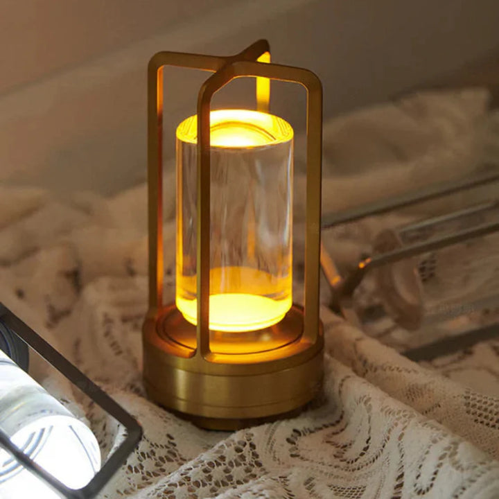 Trådløs sort LED bordlampe i moderne design, dæmpbar og justerbar for hyggelig belysning. Genopladelig.