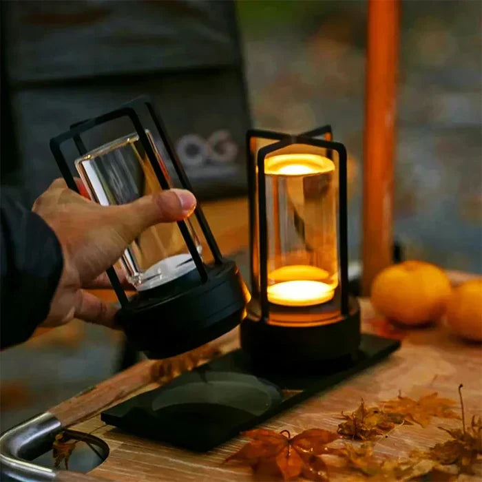 Genopladelig sort LED bordlampe, bærbar og justerbar for fleksibel indendørs belysning. Nordisk touch.