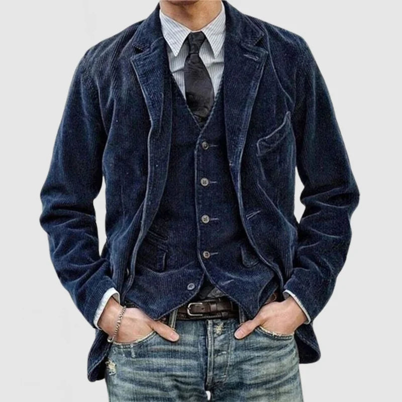 Skræddersyet herre jakke og vest i stilfuld blå. Alsidig klassiker for en elegant og moderne herremode.