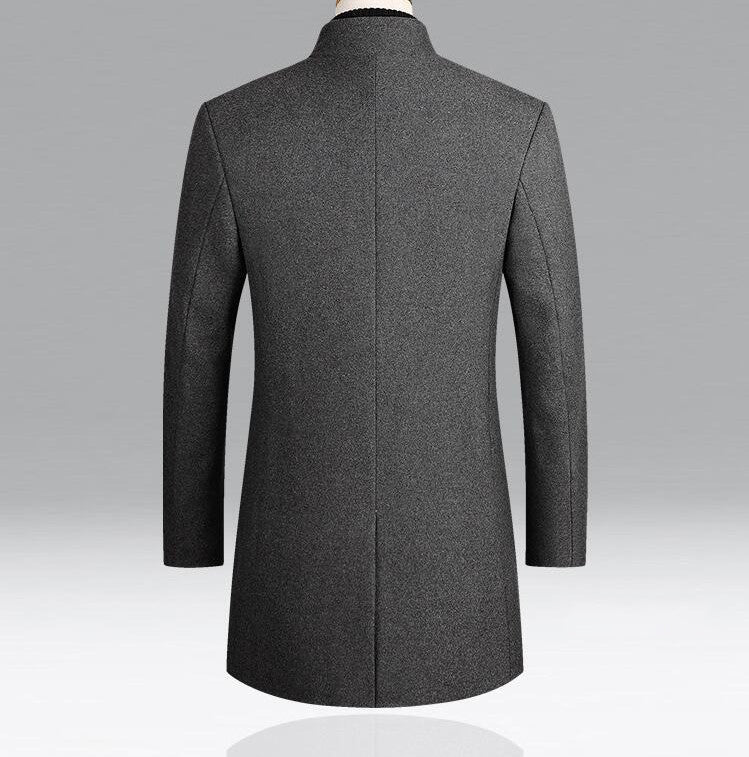 Detaljer af en tidløs herrejakke. Nærbillede af knapper og krave, der viser den elegante finish og kvalitet.