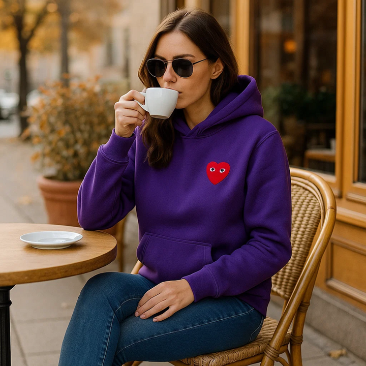 Kvinde elegant hjerte sweater. Komfortabel og chic damestrik med unikt hjertedesign for modebevidste.