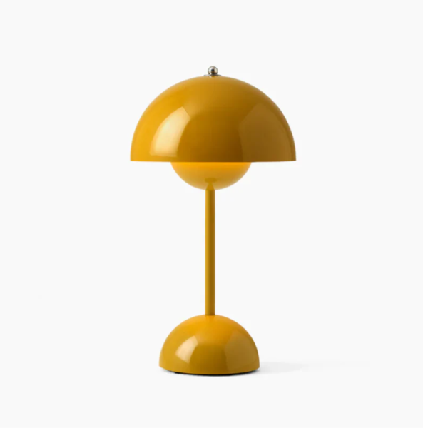 Indretningstip: Elegant touchlampe med dæmpbar funktion, skaber hygge i stuen eller på kontoret.