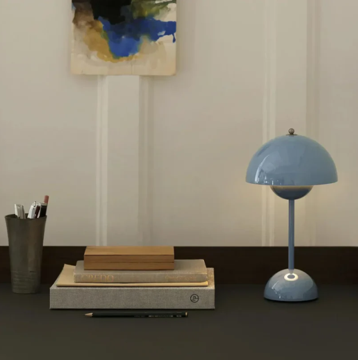 Touch-aktiveret LED-bordlampe, dæmpbar for en personlig lyseffekt. Elegant og funktionel.