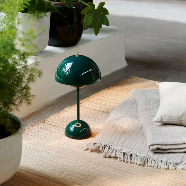 Smart bordlampe med touchfunktion, genopladelig og dæmpbar. En moderne LED-løsning til hjemmet.