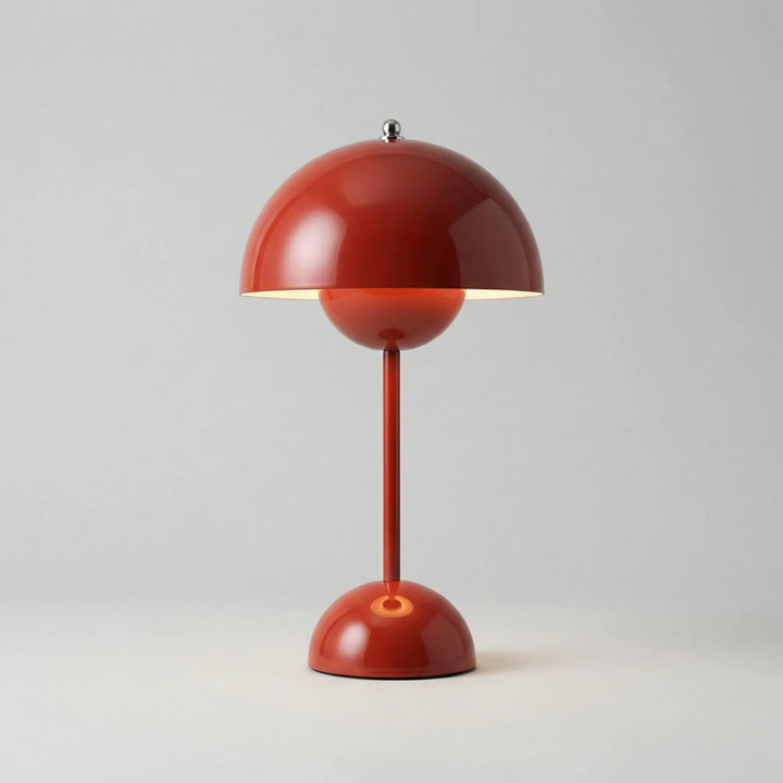 Minimalistisk touchlampe i skandinavisk design, giver dæmpbart og varmt lys. Ideel natlampe.