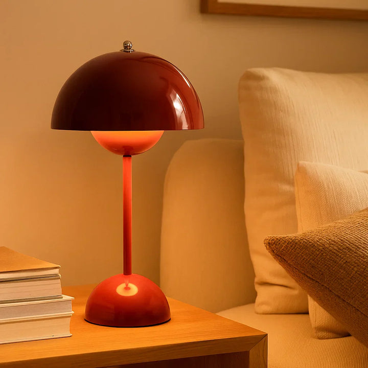 Moderne dæmpbar bordlampe med touchfunktion, skaber hygge og stil i enhver indretning.