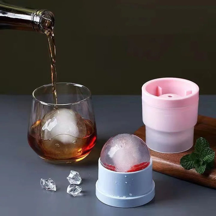 Hvid iskugleform i silikone, ideel til stilrene drinks og langsom afkøling.