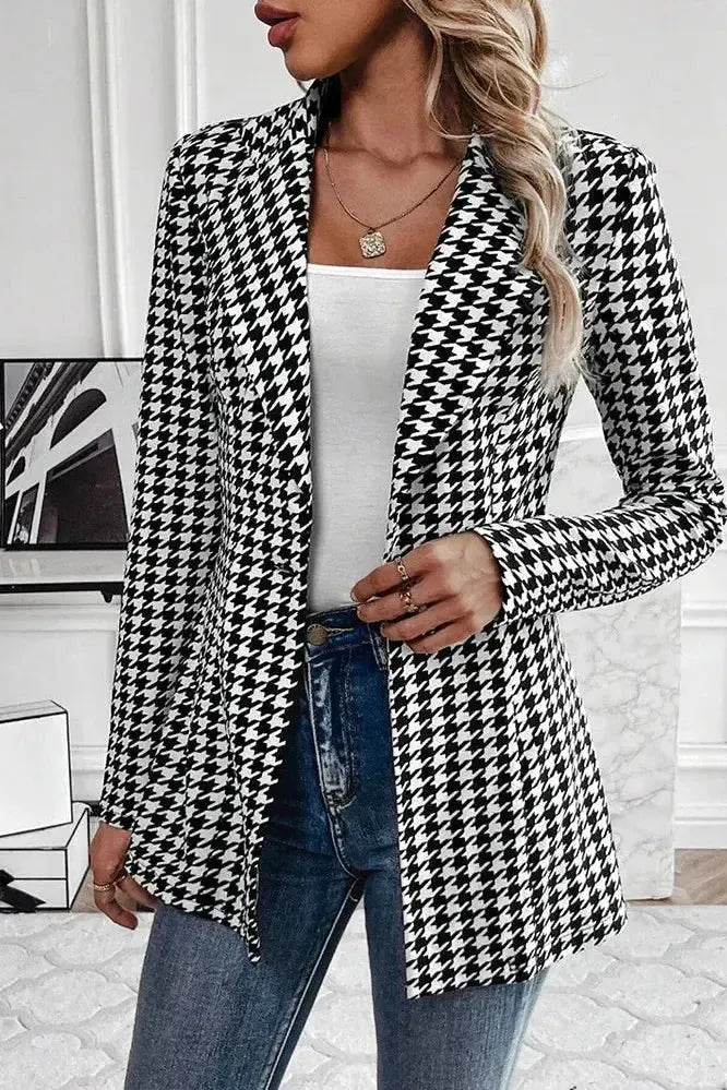 Tidløs elegant kvindeblazer til kontorstil, en alsidig overgangsjakke, der udstråler klassisk mode og finesse.