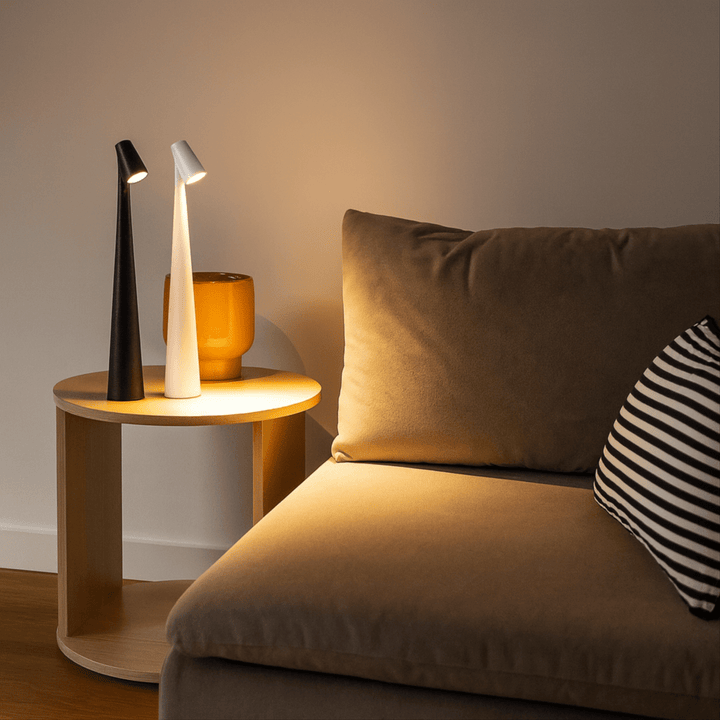 Få hygge med en trådløs, dæmpbar bordlampe – elegant og med lang batteritid.