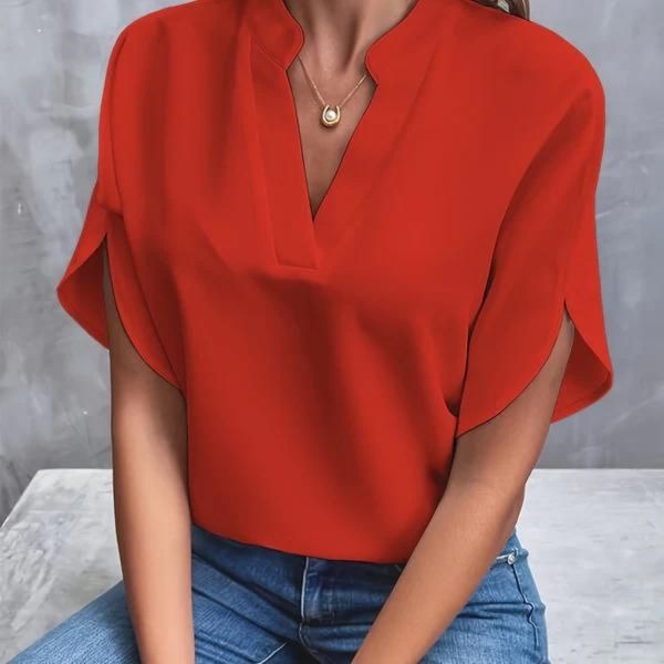 Elegant kvindebluse, alsidig til hverdag og fest. Komfortabel mode til forår og sommer.