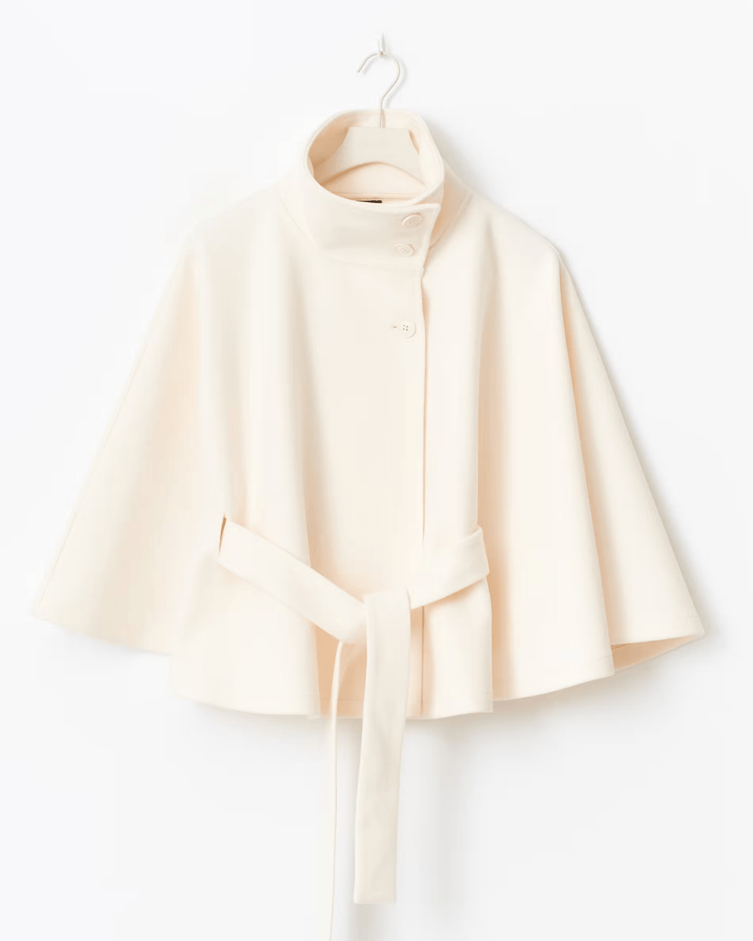 Elegant kvindekappe med bælte, perfekt til formelle og afslappede lejligheder.