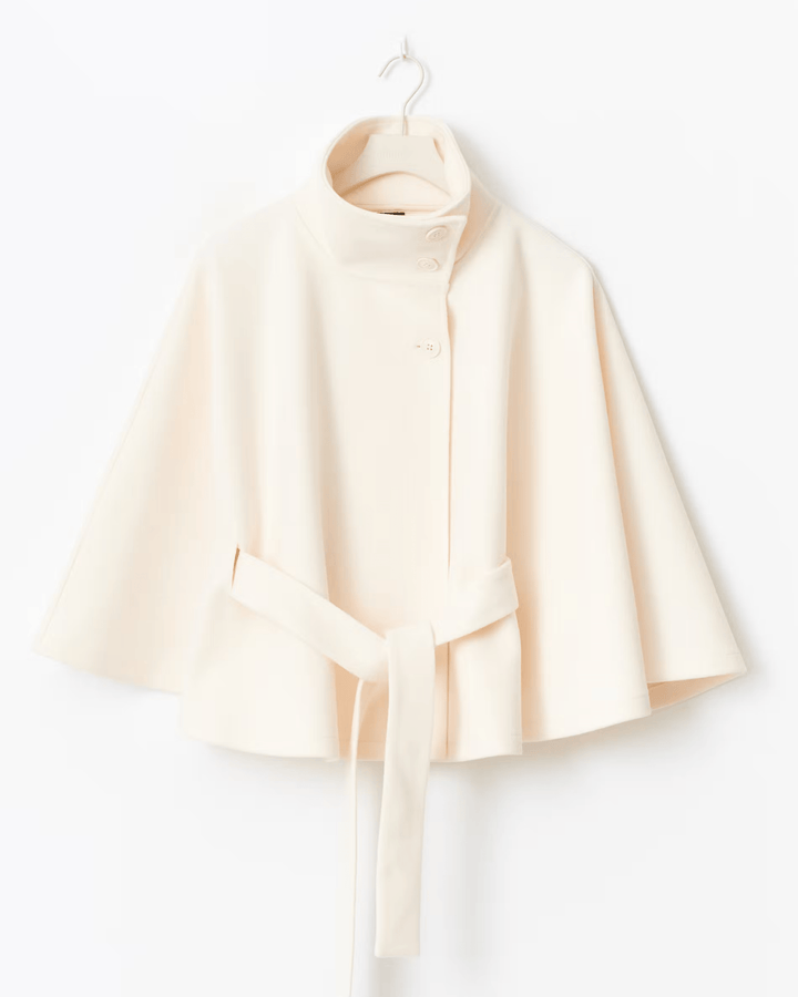 Elegant kvindekappe med bælte, perfekt til formelle og afslappede lejligheder.