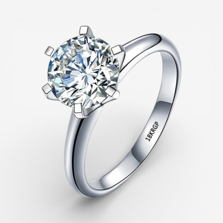 Elegant kvindering med glitrende diamantlignende sten, et smukt smykke til hverdagsbrug eller fest.