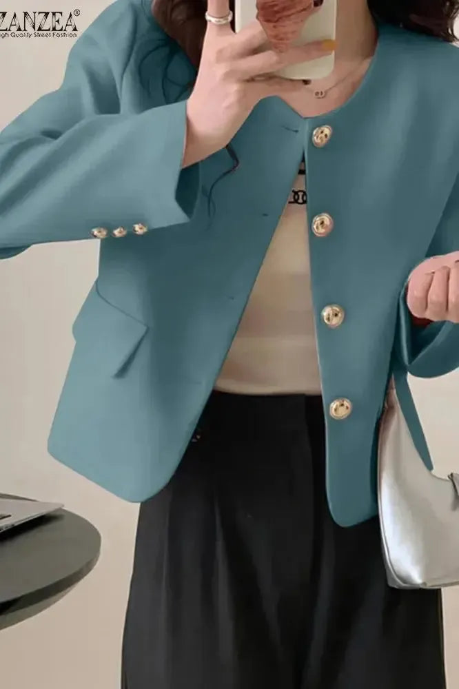 Elegant kvinders blazer med klassisk snit og figursyet pasform for et skarpt look.