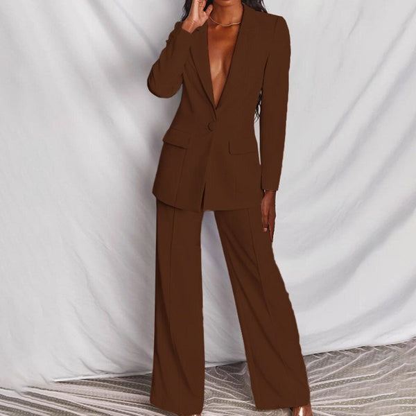 Farverigt, elegant blazer- og bukseæt til kvinder. Ideel til forår/sommer.