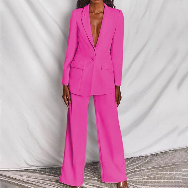 Klassisk elegant blazer og bukser til kvinder. Tidløs formel beklædning.