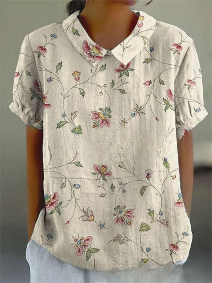 Flatterende kvindeskjorte i blomsterprint. Fremhæv din feminine charme med denne alsidige sommertop.