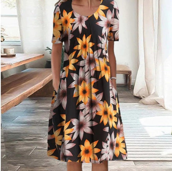 Kvinders elegante blomstrede sommerkjole med smarte lommer, ideel til både afslapning og byliv.