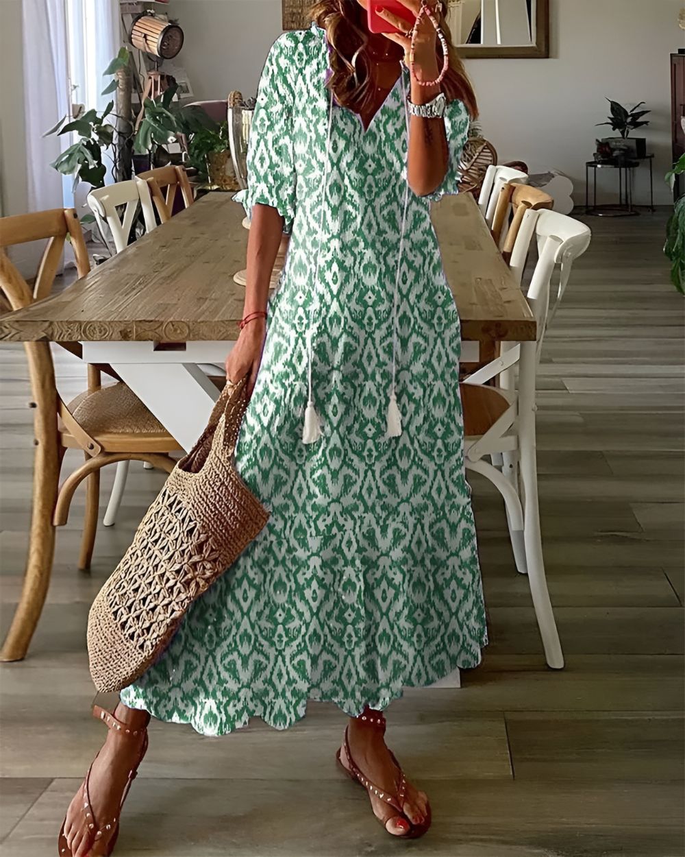 Farverig boho dækkjole til kvinder, ideel som strandkjole eller elegant sommeroutfit.