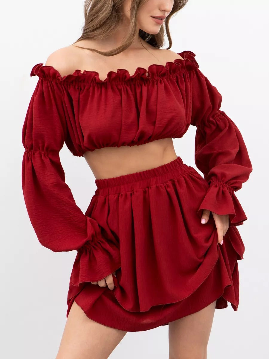 Elegant kvinders off-shoulder sommersæt. Komfortabelt og stilfuldt todelt outfit til enhver lejlighed.