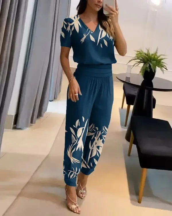 Stilfuldt kvinders sæt: elegant top & bukser, perfekt til modebevidste. Alsidigt dametøj til både hverdag og fest.