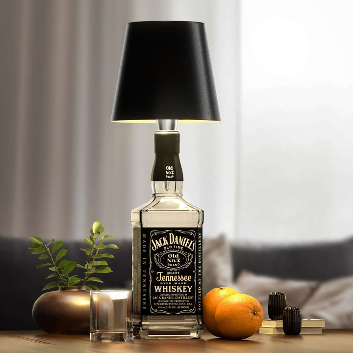 Elegant LED flaskelampe til genbrugte flasker. Trådløs bordlampe skaber hyggelig stemning.