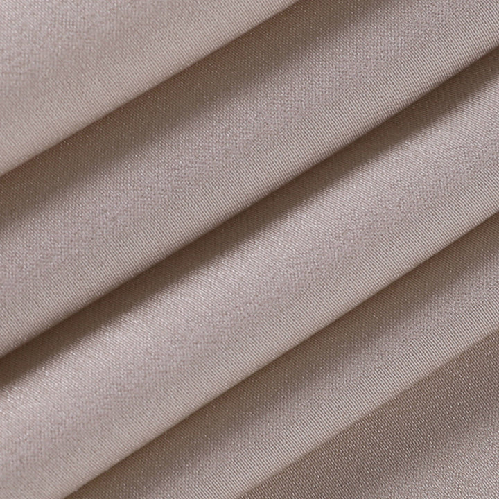 Maxikjole til kvinder, elegant figursyet design med slids og tynde spaghetti stropper.