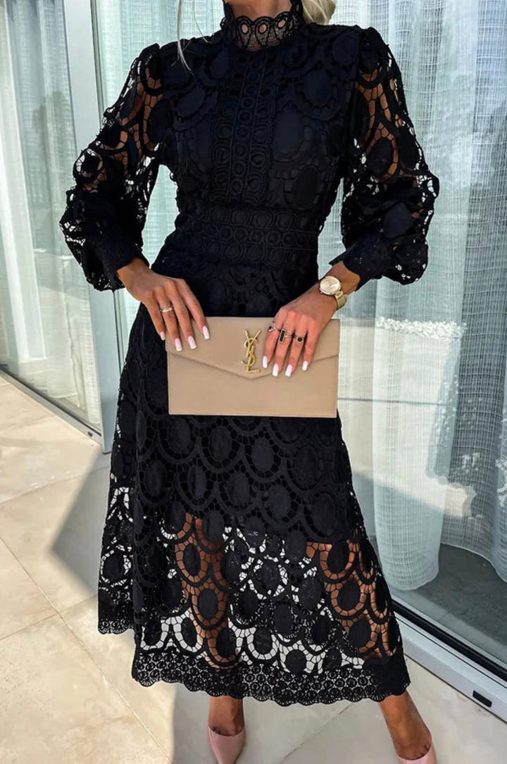 Luksuriøs elegant midi aftenkjole. Perfekt festkjole til kvinder, velegnet til formelle begivenheder.