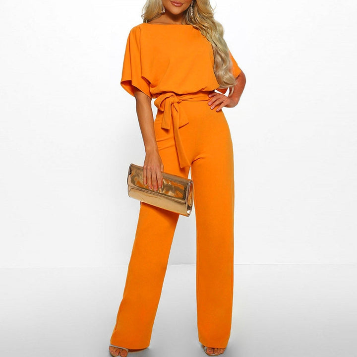 "Elegant mørkeblå kvinders jumpsuit med flatterende silhuet, perfekt til både hverdag og formelle anledninger."