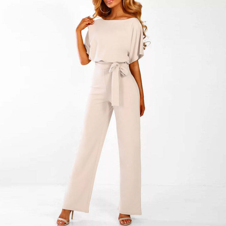 "Elegant mørkeblå kvinders jumpsuit med flatterende silhuet, perfekt til både hverdag og formelle anledninger."