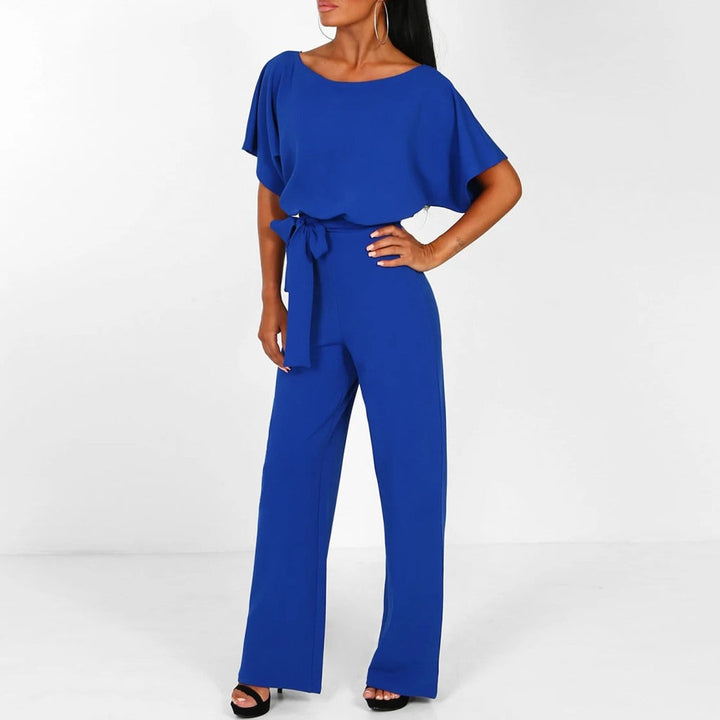 "Elegant mørkeblå kvinders jumpsuit med flatterende silhuet, perfekt til både hverdag og formelle anledninger."