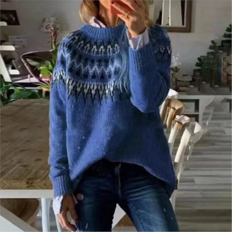 Komfortabel kvinders nordisk sweater, ideel til hyggelige efterårsaftener. Giver varme og afslappet elegance.