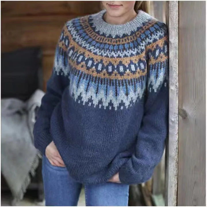 Moderne nordisk striktrøje til kvinder. En elegant sweater der tilføjer stil, hygge og varme til efterårs- og vinterlooks.