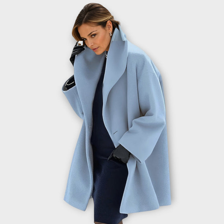 Elegant oversize dame vinterfrakke med revers. Perfekt til stilfuld og tidløs lagpålag vintermode.