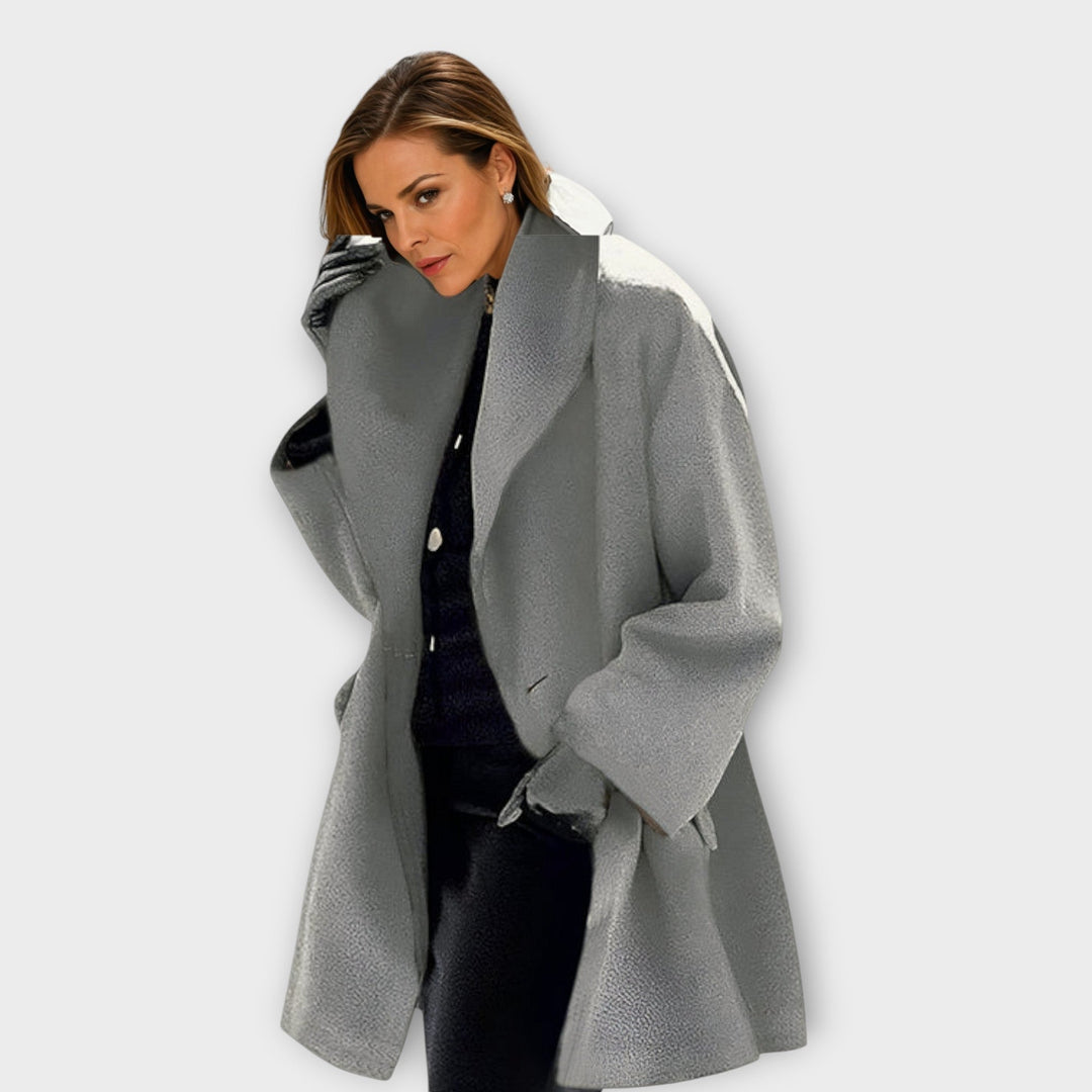 Luksuriøs oversize dame vinterfrakke med revers. Skab en elegant og klassisk lagpålag stil.