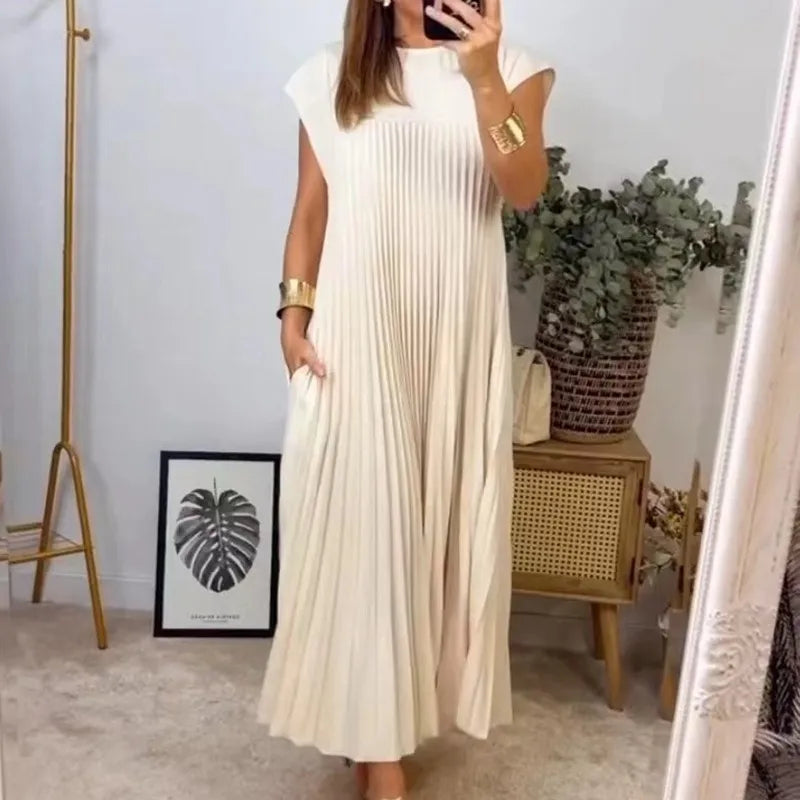 Elegant plisseret maxi kjole til kvinder, komfortabel og stilfuld hele dagen.
