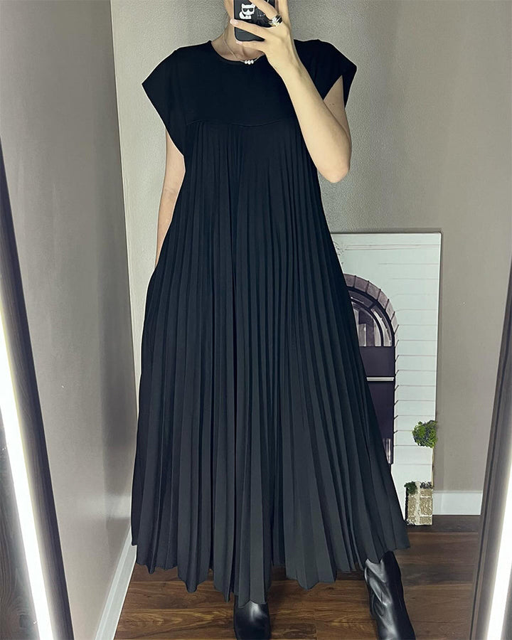 Lang damekjole: plisseret maxi design for en sofistikeret og behagelig pasform.