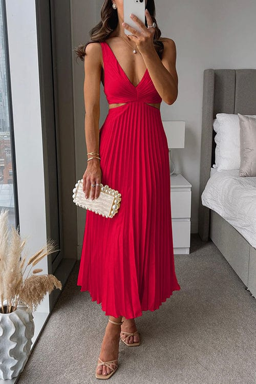 "Elegant plisseret satin kjole til kvinder med tidløs stil og raffineret look, perfekt til enhver anledning."