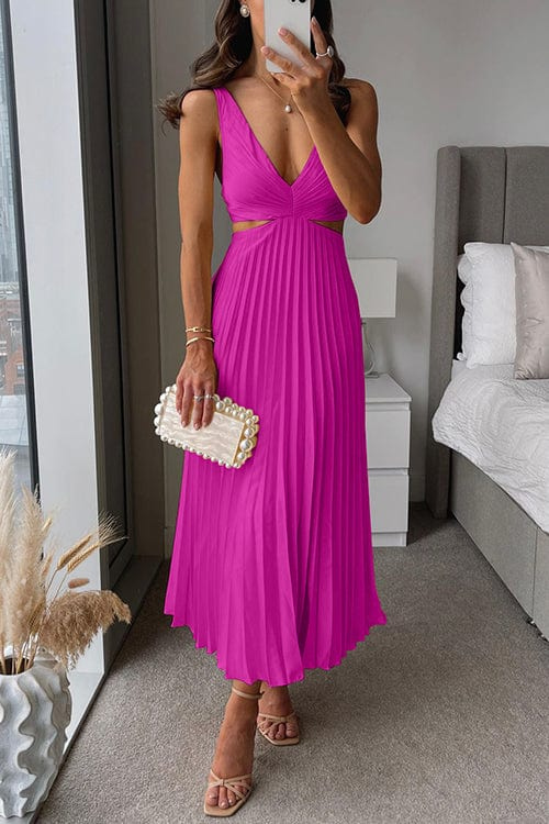 "Elegant plisseret satin kjole til kvinder med tidløs stil og raffineret look, perfekt til enhver anledning."