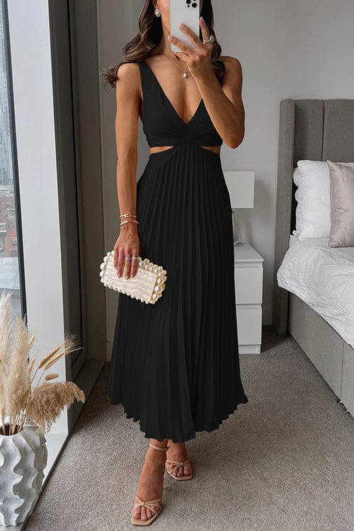 "Elegant plisseret satin kjole til kvinder med tidløs stil og raffineret look, perfekt til enhver anledning."