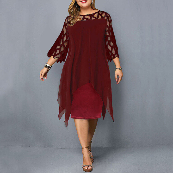 Flatterende plus size festkjole i elegant design. Lang damekjole med komfort og stil.