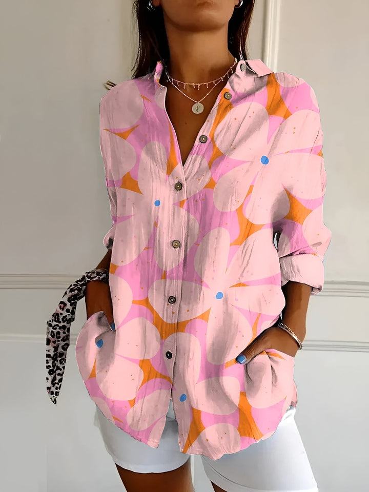 Let og komfortabel sommerbluse med elegant print. Perfekt til afslappede og stilfulde dage.