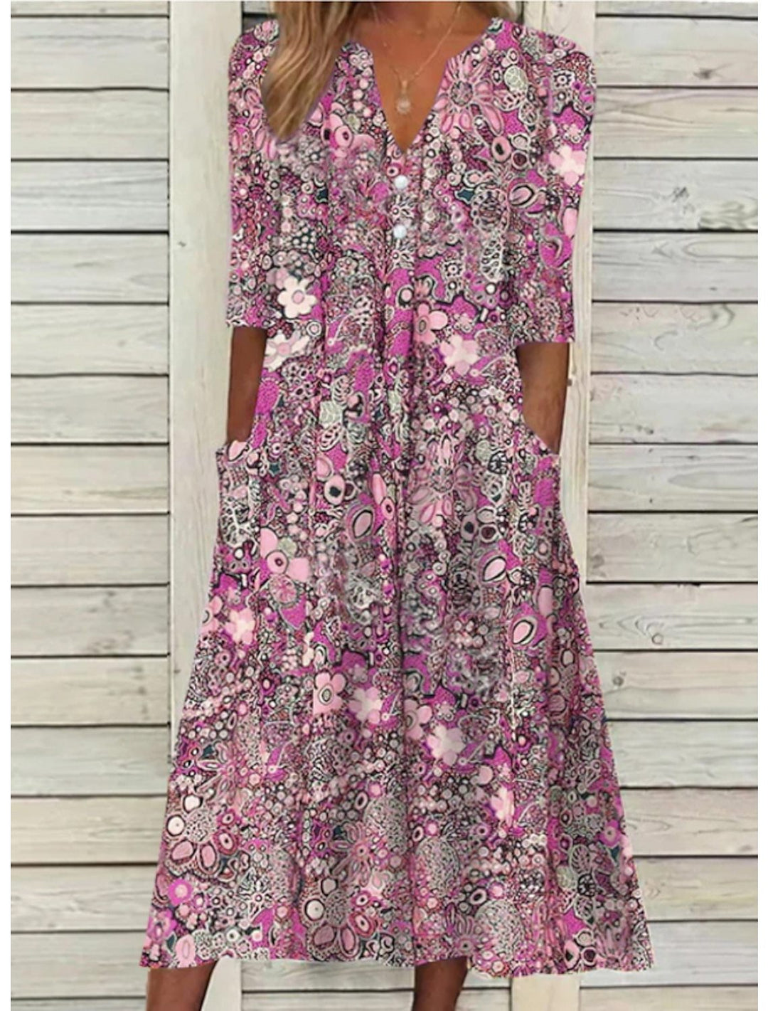 Pink sommerkjole til kvinder. Elegant design med flatterende snit og behagelig pasform til alle lejligheder.
